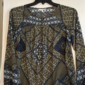 LUCKY BRAND OLIVE GREEN AND BLUE DESIGN BLOUSE 5 BUTTON DOWN CENTER SEMI SHEER